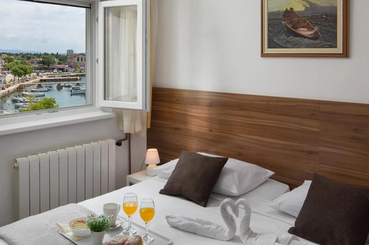 Bed and Breakfast Pansion Andelko Starigrad Paklenica 0*,